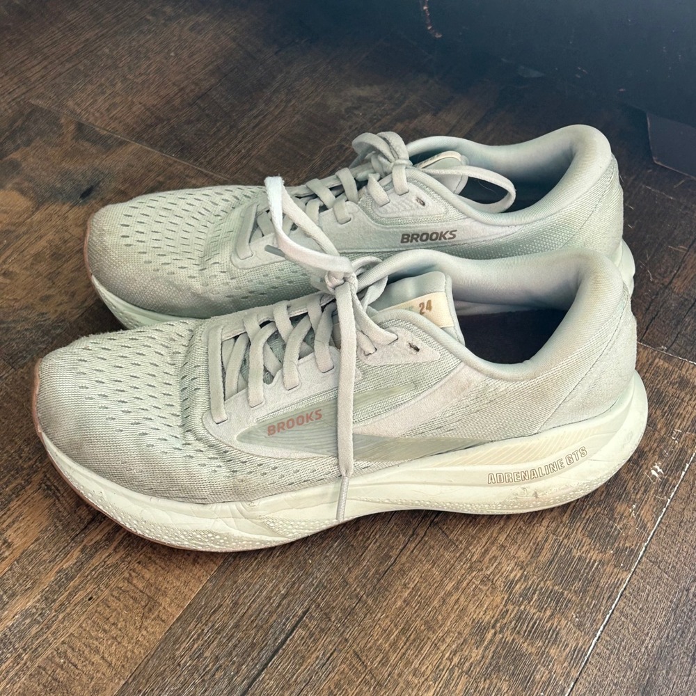 Brooks Adrenaline GTS 24 Womens 8 Mint Green Running Shoes 1204261B445